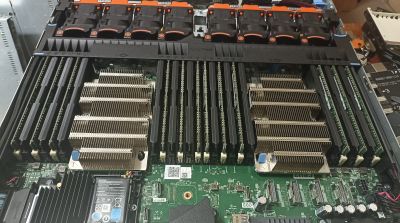Dell 1U 8SFF R640, 2x Xeon Gold 6138, 384GB RAM