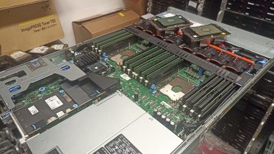 Dell 1U 8SFF R640, 2x Xeon Bronze 3104, 0GB RAM
