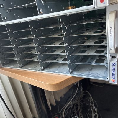 Supermicro 4U CSE-846, 24x3,"5 HDD