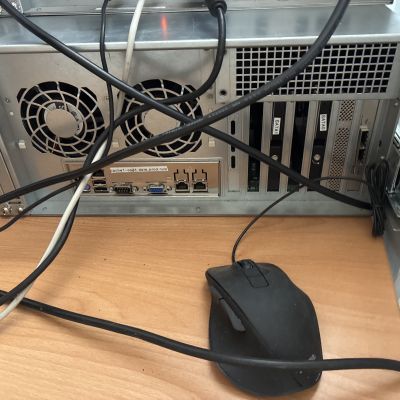 Supermicro 4U CSE-846, 24x3,"5 HDD
